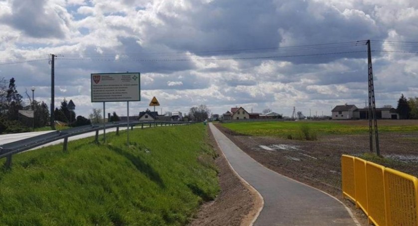 Można już jechać nowym odcinkiem ścieżki rowerowej z Połajewa do Połajewka (fot. WZDW)