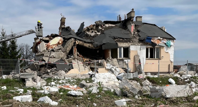Wybuch gazu doszczętnie zniszczył dwupiętrowy blok w Sędzińcu 
