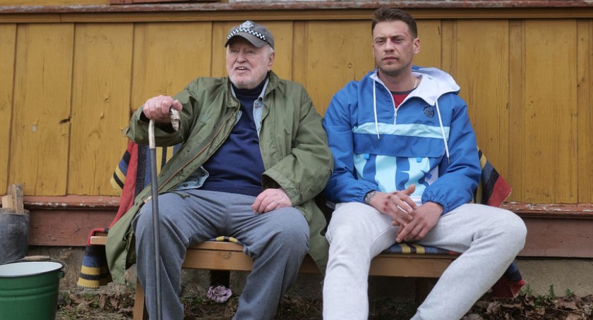 Jan Nowicki w swojej ostatniej roli filmowej, Małach w pierwszej (Fot. Mat. prasowe)