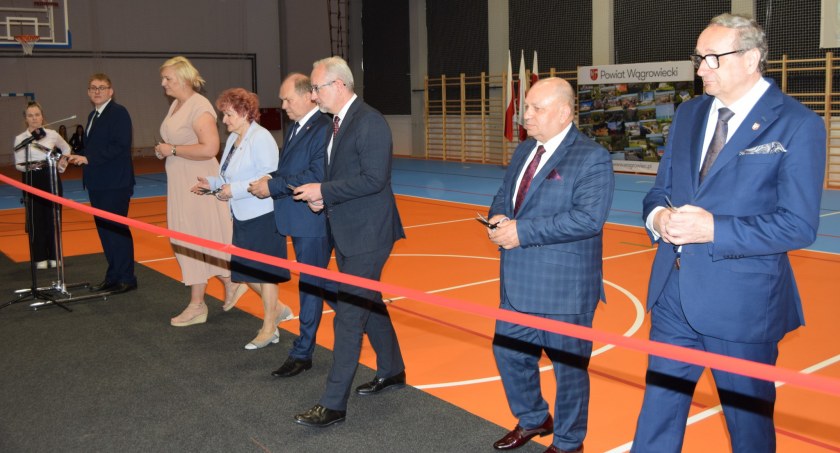 Hala przy ZS nr 1 w Wągrowcu już otwarta (Fot. Starostwo Powiatowe)
