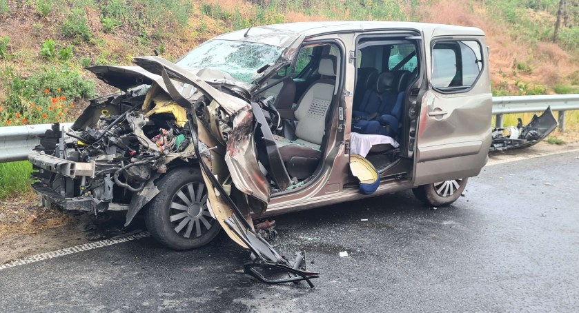 Wypadek na DW 242 w Osieku n. Notecią Fot. OSP Wyrzysk