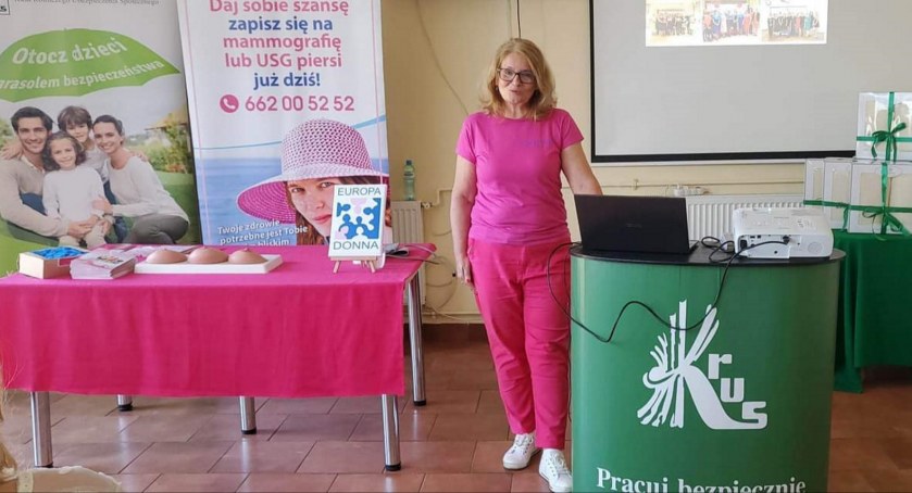 Dorota Piechowiak, wiceprezes stowarzyszenia Europa Donna na szkoleniu dla kobiet z terenu gminy Szydłowo zorganizowanym wspólnie z KRUS (fot. KRUS)