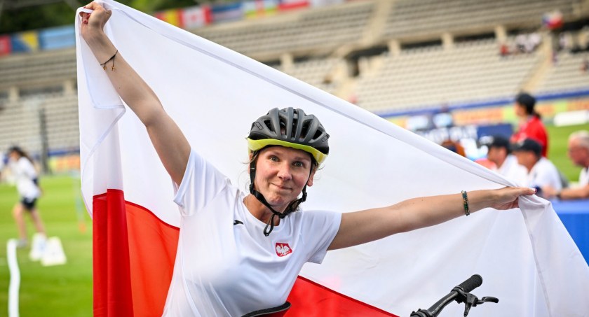 Magdalena Andruszkiewicz ze srebrnym medalem Mistrzostw Świata (Fot.Bartłomiej Zborowski / Polski Związek Sportu Niepełnosprawnych START)