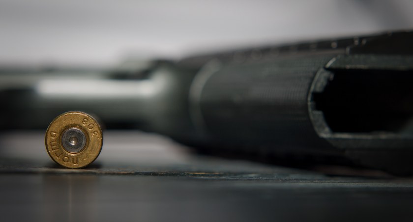 Jak wynika ze wstępnych informacji, kobieta zginęła od strzału z broni palnej (Fot. pxhere.com)