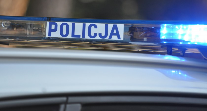 Driftowanie na rondzie kosztowało 20-latka utratę prawa jazdy (Fot. Agnieszka Świderska)