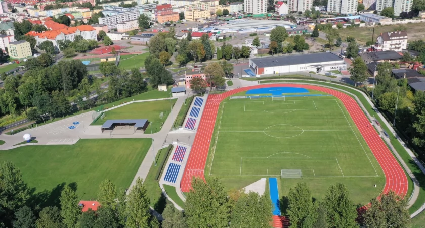 Pilskie starostwo za 3,5 mln złotych wymieni trawę na Stadionie Powiatowym na sztuczną murawę (fot. Starostwo Powiatowe w Pile))