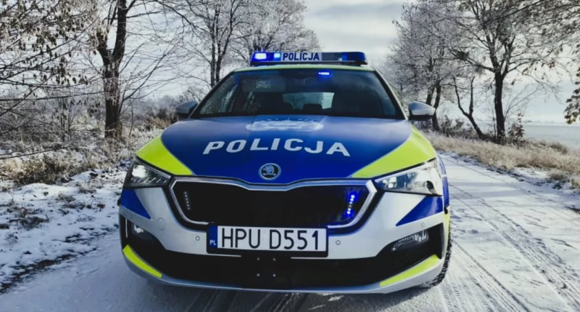 Fot. Radiowozy w nowych barwach trafiły do Czarnkowa i Złotowa (Fot. KPP Czarnków/KPP Złotów)