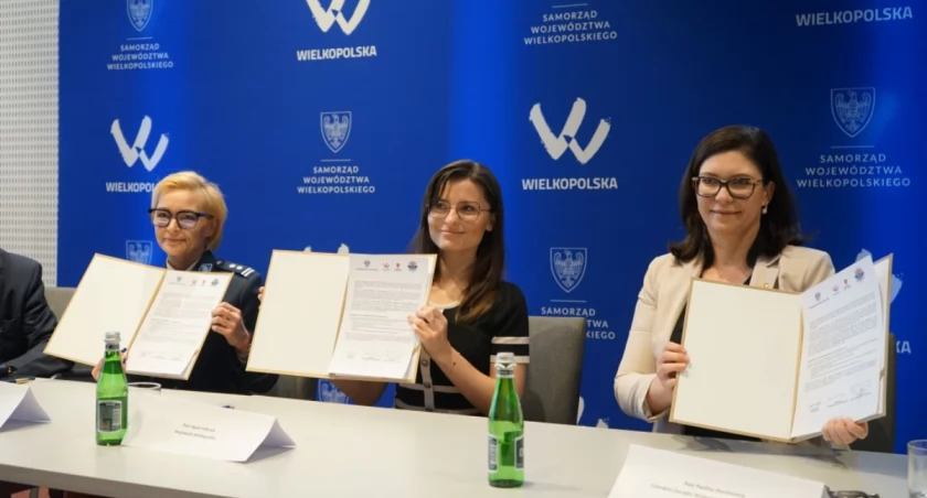 Podpisanie listu intencyjnego w sprawie utworzenia Wielkopolskiego Obserwatorium Zagrożeń (Fot. WUW)