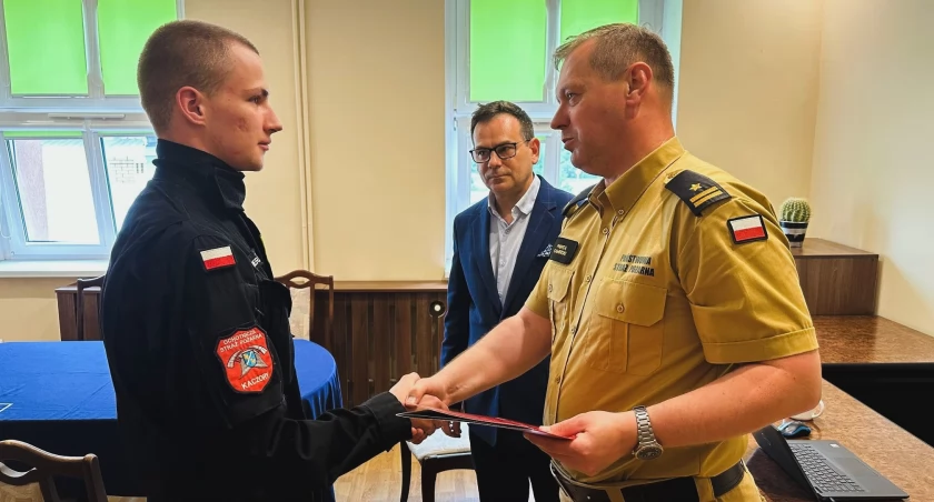 Maciej Wierzbowski odebrał w poniedziałek podziękowania od p.o. Komendanta Powiatowego PSP w Pile mł. bryg. Pawła Kamińskiego