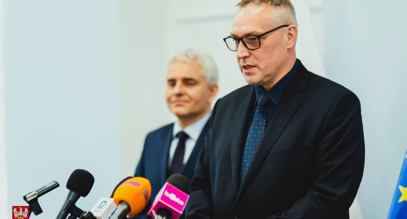 Sebastian Dec wraca na fotel dyrektora Zespołu Placówek Wychowawczych w Łobżenicy (Fot. Starostwo Powiatowe w Pile)