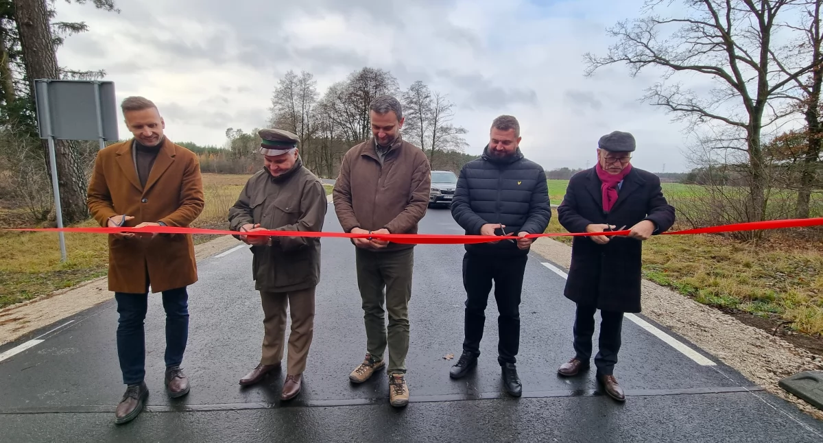 Otwarcie kolejnego przebudowanego odcinka drogi Gębice - Wyszyny (Fot. Starostwo Powiatowe w Czarnkowie)