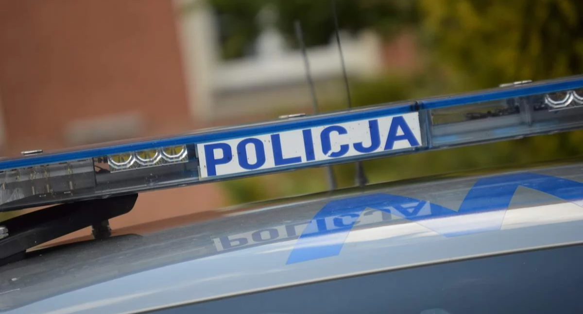 Na sygnale, Chciał wyłudzić tysięcy złotych Kryminalni zatrzymali oszusta przed domem seniorki - zdjęcie, fotografia