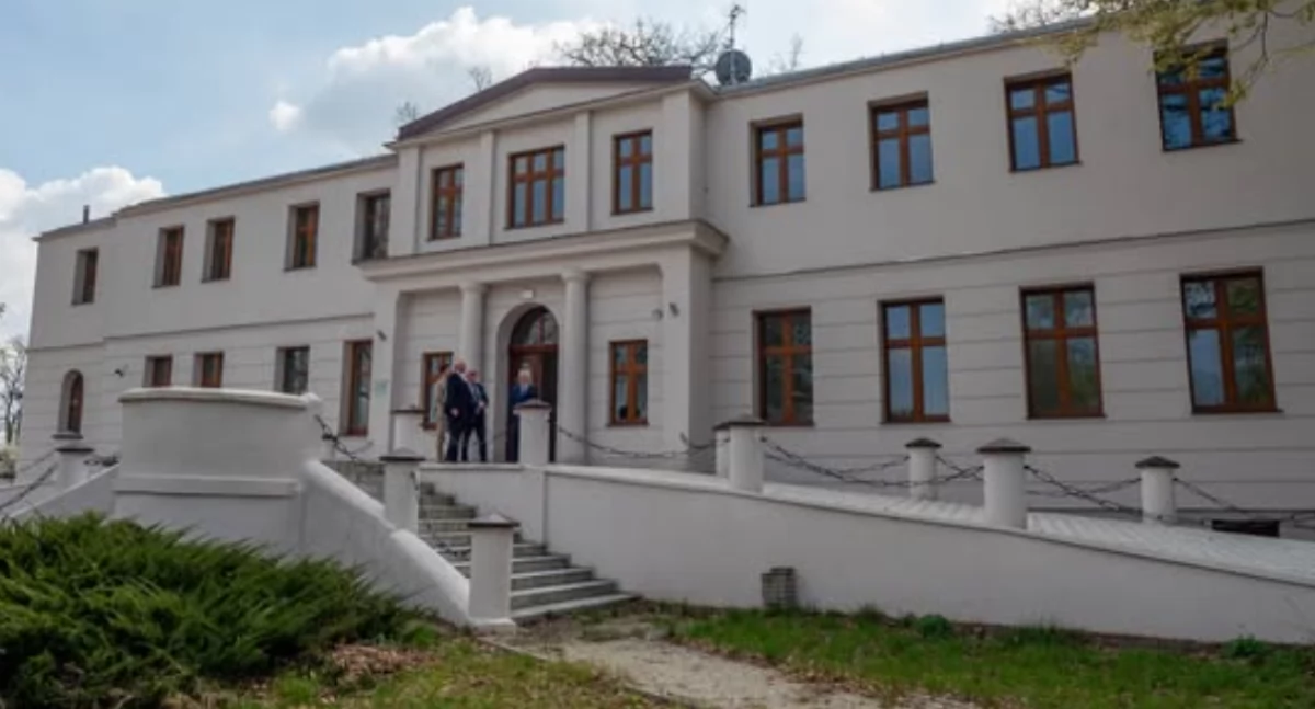 W pałacu w Nieżychowie powstanie nowoczesny ośrodek leczenia uzależnień  (Fot. Starostwo Powiatowe w Pile)