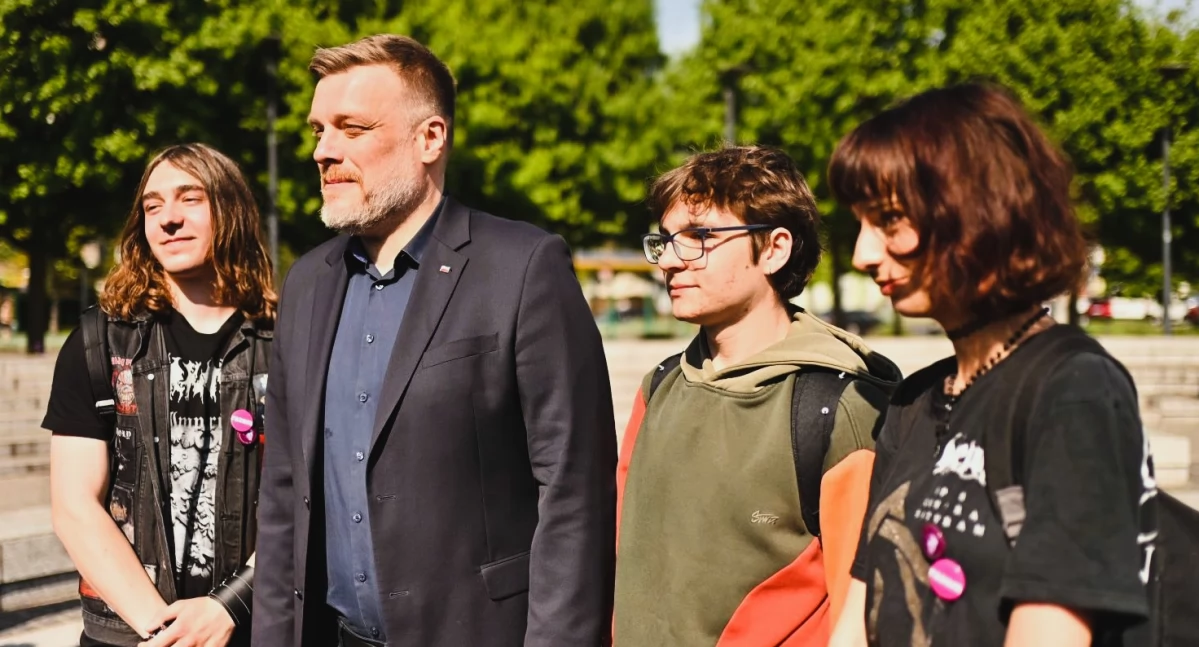Adrian Zandberg, kandydat Partii Razem, odwiedził 2 maja Piłę (Fot. FB Adrian Zandberg)