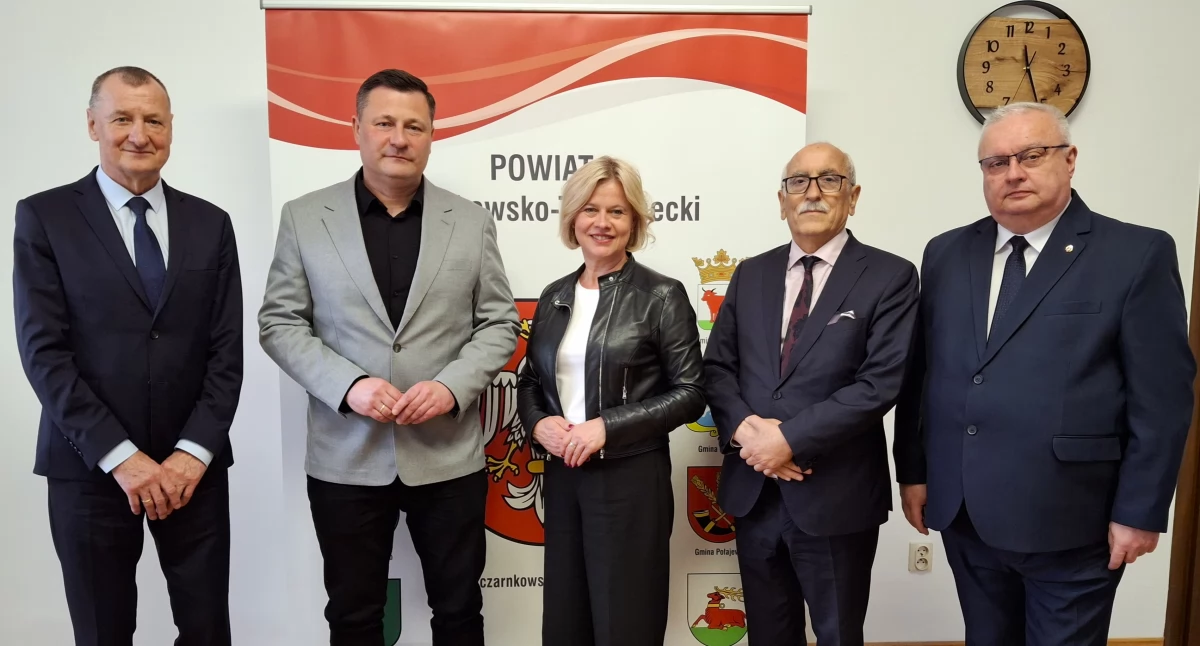 Krzysztof Paszyk i Bożena Żelazowska spotkali się w Czarnkowie z władzami powiatu i Czarnkowa (Fot. Starostwo Powiatowe w Czarnkowie)