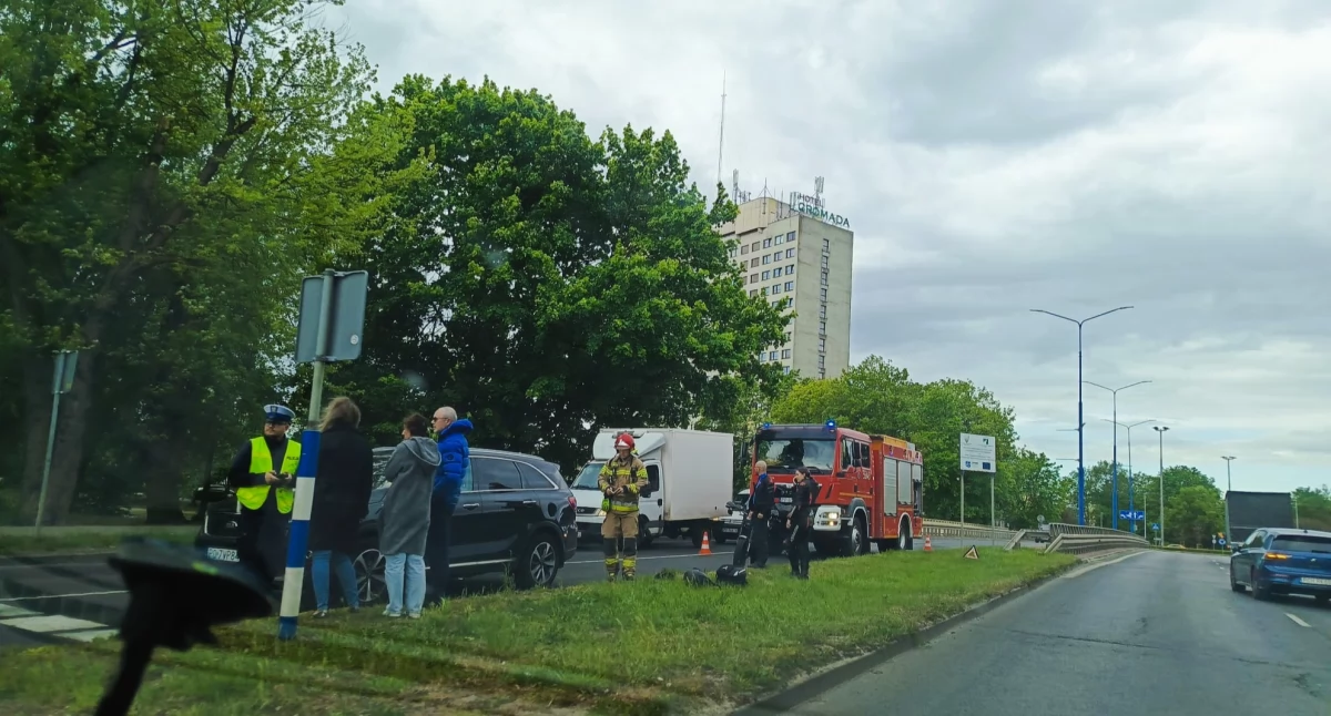 Do kolizji doszło na al. Jana Pawła II (Fot. PilaOnline.pl)