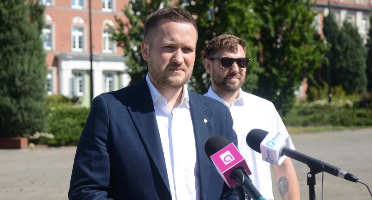 Radni PiS zachęcali do oddania głosu na Karola Nawrockiego (Fot. PilaOnline.pl)