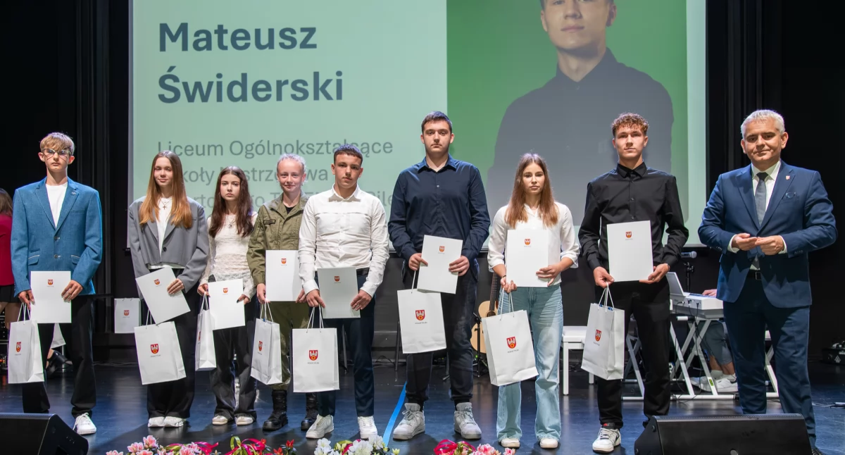 Stypendyści Starosty Pilskiego w roku 2024/2025 (Fot. Starostwo Powiatowe w Pile)