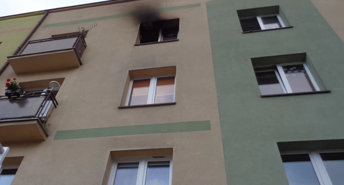 Pożar wybuchł w jednym z bloków przy ul. Wojska Polskiego w Wałczu (Fot. KP PSP Wałcz)