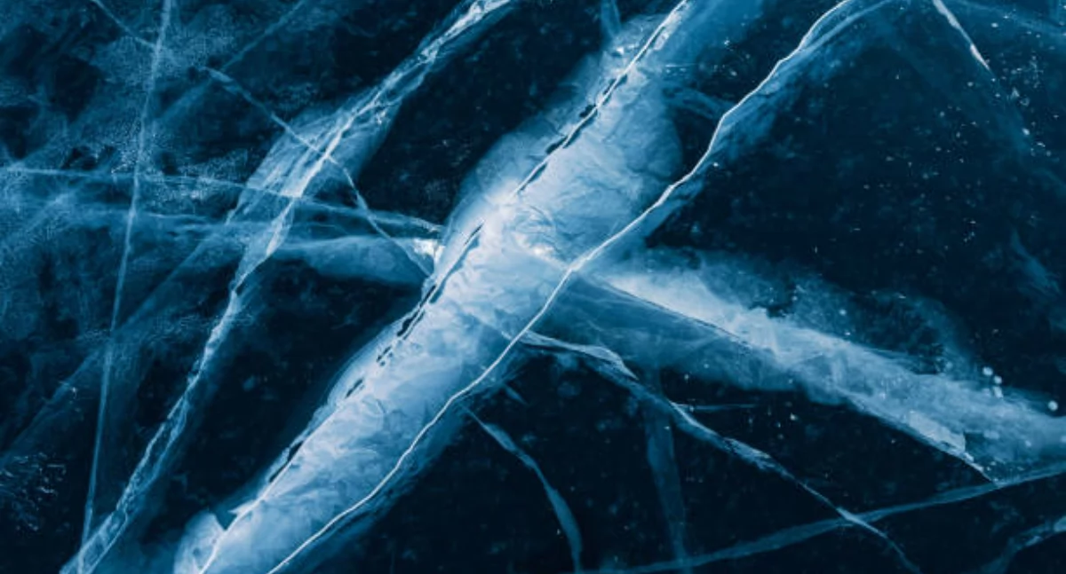 Załamanie lodu może zakończyć się tragicznie (iStock)