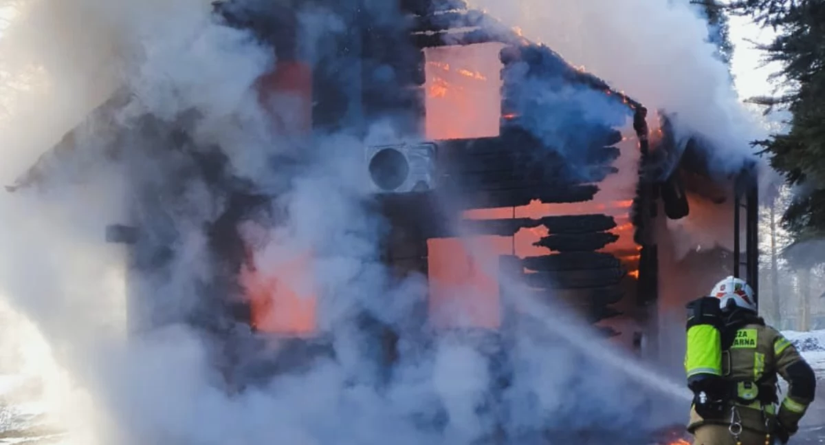 Pożar domku letniskowego w Sypniewie (Fot. KP PSP Chodzież)