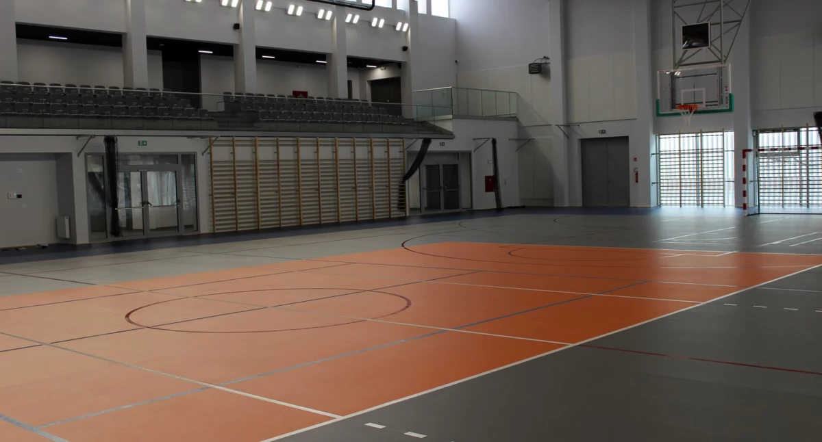 Decyzją dyrektora LOMS pomimo gołoledzi zajęcia we wtorek zajęcia będą odbywać się normalnie (lo-ms.pila.pl)