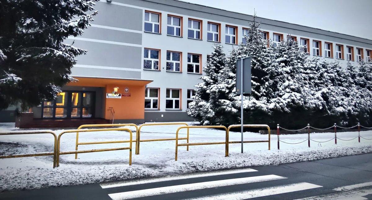 Na wtorkowej sesji radni zdecydowali o nowej sieci szkół i wygaszeniu budynku przy Kujawskiej (Fot. Agnieszka Świderska)