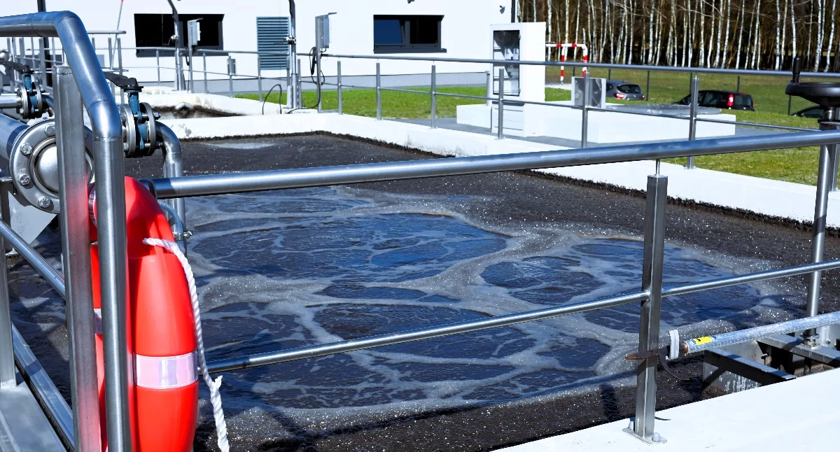 Inwestycje, Mercedes wśród oczyszczalni otwarty w Gajewie - zdjęcie, fotografia