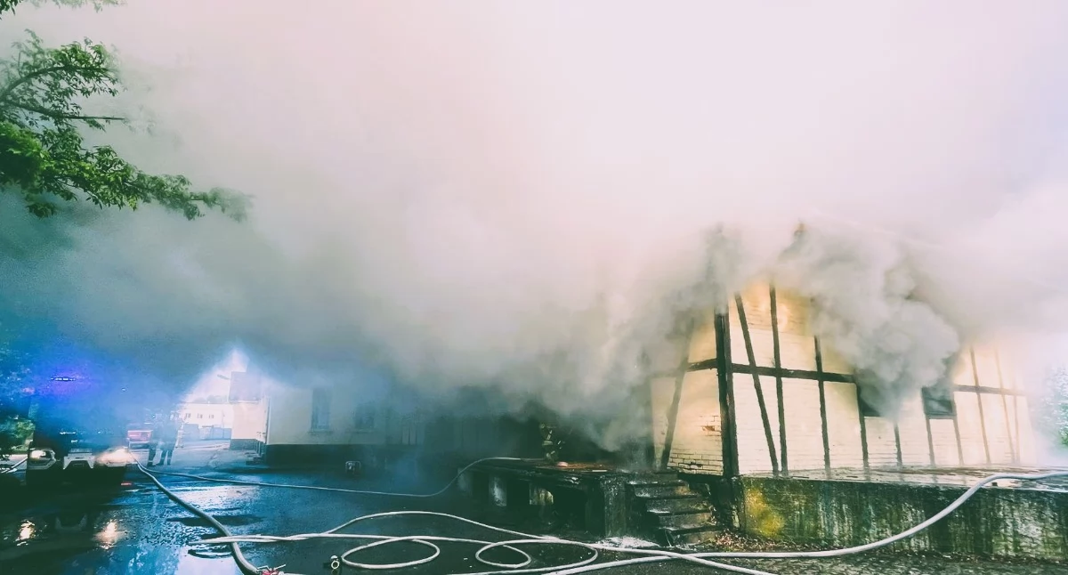 Pożar zabytkowego magazynu w Czarnkowie (Fot. KP PSP Czarnków)