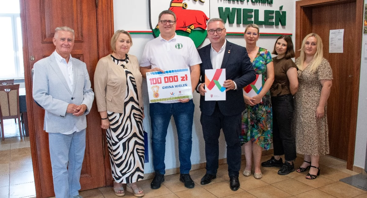 Wiadomości, pieniądze remont szatni Miałach - zdjęcie, fotografia