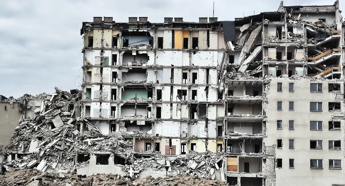 Trwa rozbiórka byłej komendy policji przy ulicy Bydgoskiej w Pile (Fot. Agnieszka Świderska)