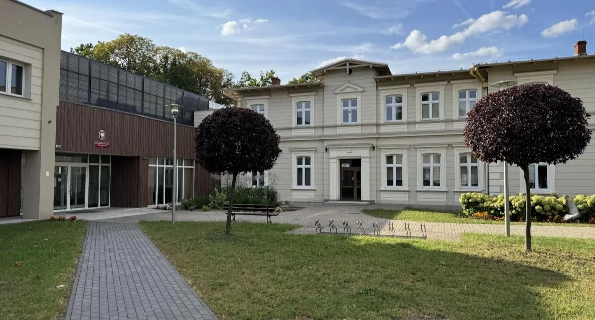 Tzw. nową część szkoły muzycznej w Pile czeka rozbiórka (Fot. PilaOnline.pl)