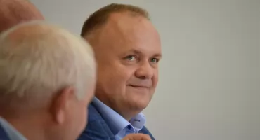 Zarzuty dla Eligiusza Komarowskiego. W tle wybory i przekroczenie uprawnień