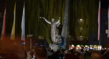 20. rocznica śmierci Jana Pawła II. W Pile Msza Święta i czuwanie na placu Zwycięstwa