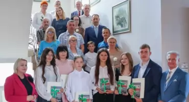 Nagrody Burmistrza Wielenia dla najlepszych absolwentów szkół podstawowych