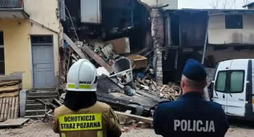 Runęła ściana kamienicy w centrum Wągrowca