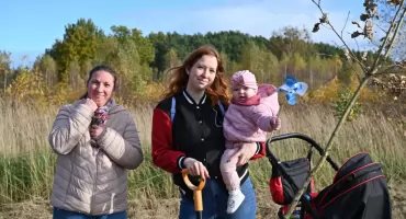 Jedno dziecko – jedno drzewo. Park Pokoleń w Trzciance coraz większy