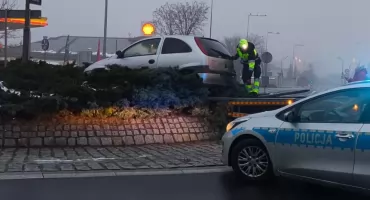 19-latek zaparkował na środku ronda. Padł ofiarą obywatelskiego ujęcia?