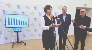 Uczniów będzie coraz mniej, ale miasto nie będzie zamykać szkół