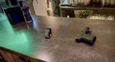 Pijany 47-latek wymachiwał i celował bronią