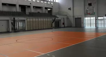 #freeloms. Ta sama gołoledź, ta sama droga do szkoły i dwie różne decyzje ws. odwołania zajęć 