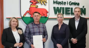  Podpisanie umowy na przebudowę trybun i remont sceny zewnętrznej przy WDK Rosko