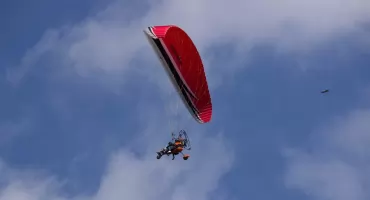 Tragedia na pilskim lotnisku. Nie żyje 48-letni paralotniarz