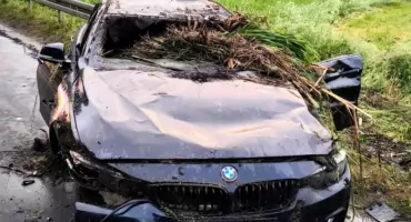 BMW wpadło do rzeki. Utonął 23-latek